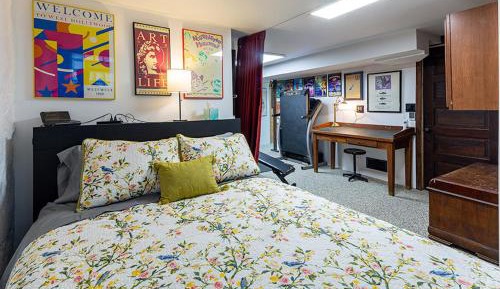 Queen Room with Shared Bathroom