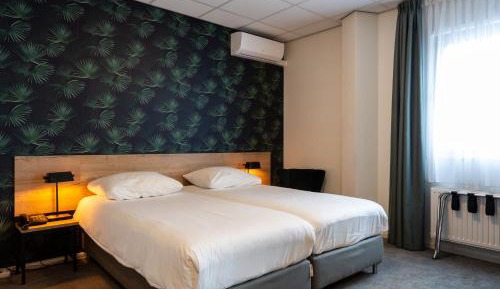 Twin Room with Private Bathroom