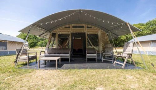 Lodge de Luxe tent 