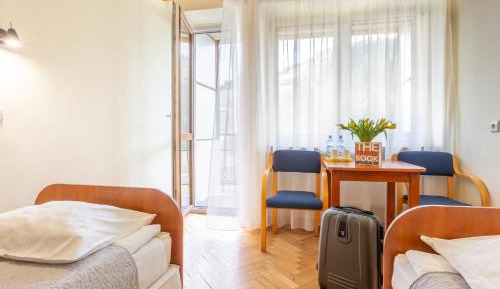 Standard Twin Room with Mountain View