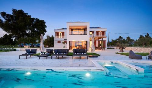 Four-Bedroom Holiday Home