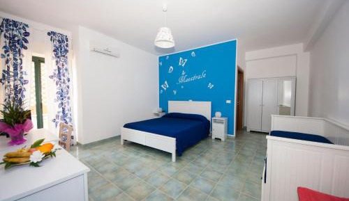 Large Family Room (2 Adults + 2 Child)