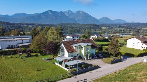 Apartment with Mountain View