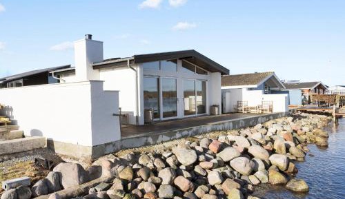 One-Bedroom Holiday Home