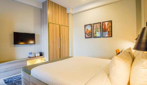 Deluxe King Room
