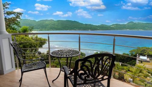 Deluxe One-Bedroom Apartment with Ocean View