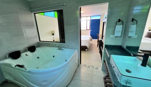 Deluxe Suite with Spa Bath