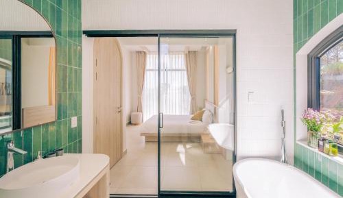 Luxury Double with Bathtub