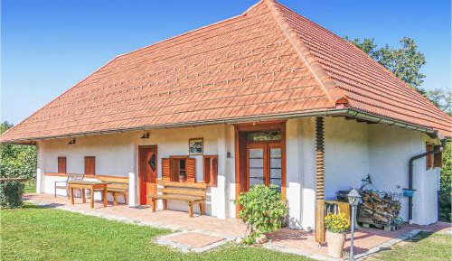 One-Bedroom Holiday Home