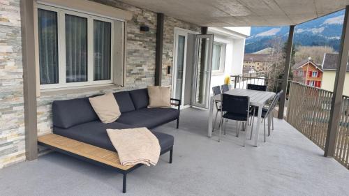 Apartment with Mountain View