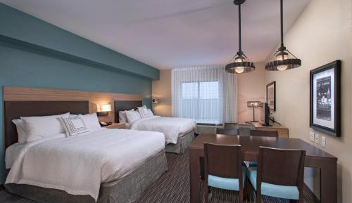 Studio with Two Queen Beds