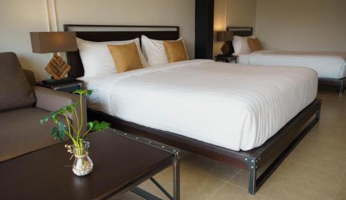 Premier Family Room with River View