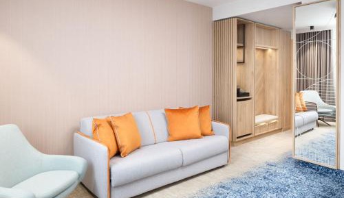 Deluxe King Suite with City View