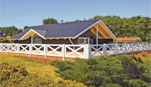 Three-Bedroom Holiday Home 
