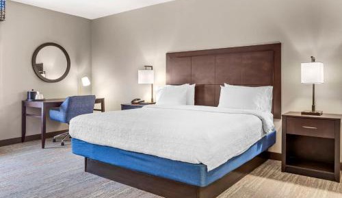King Room with Accessible Tub - Mobility and Hearing Access/Non-Smoking