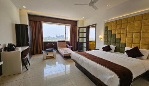 Deluxe Queen Suite