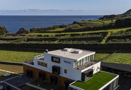 Deluxe One-Bedroom Apartment with Ocean View