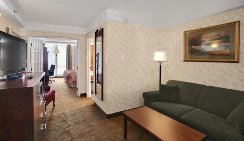 Deluxe Queen Room - Non-Smoking