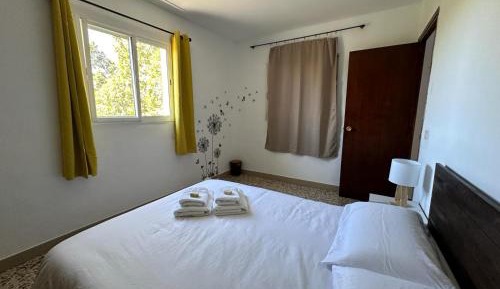 Standard Double Room with Shared Bathroom