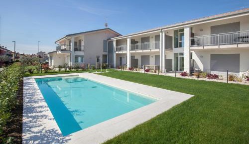 Apartment with Pool View 