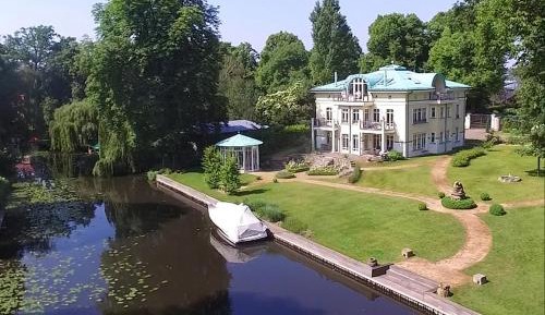 Apartment with Lake View