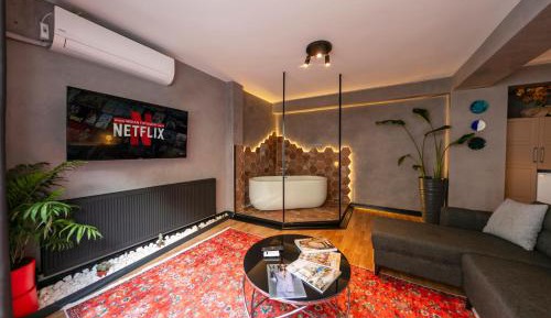 Deluxe Suite with Spa Bath