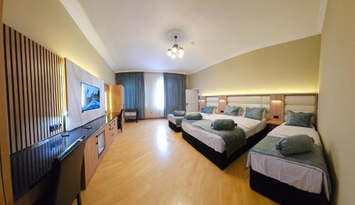 Deluxe King Suite