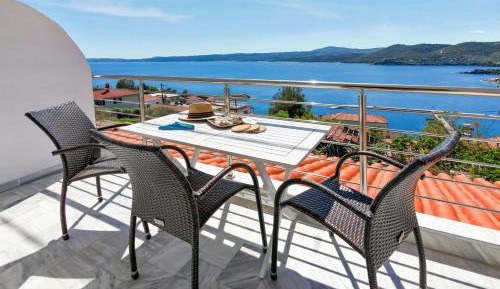 Standard Triple Room with Sea View