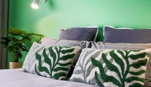 Deluxe King Studio with Shared Kitchen