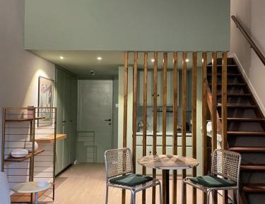 Apartment with Mountain View