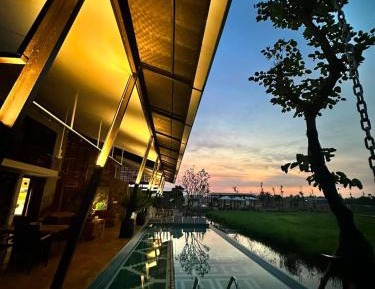 Villa with Garden View