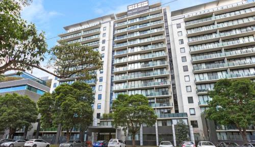 3 Bedroom 2 Bathroom Apartment on level 8 with 2 Parking Spaces