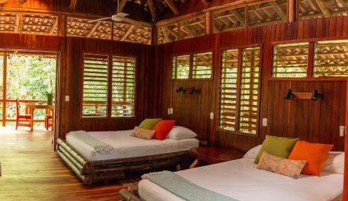 Deluxe Room (2 Adults + 1 Child)