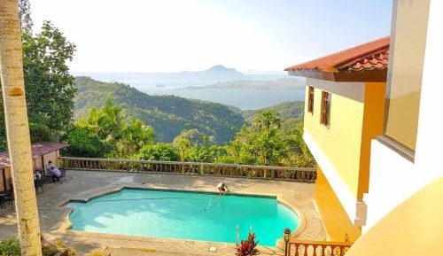 Taal View - Family Room