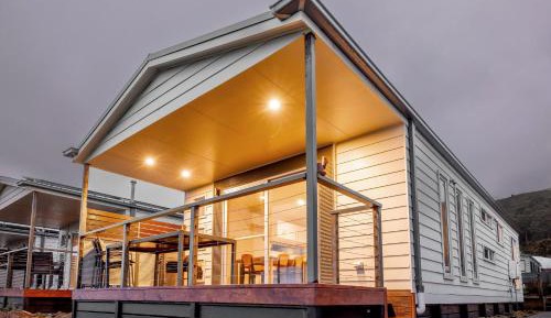 Three-Bedroom Beach House with Ocean View
