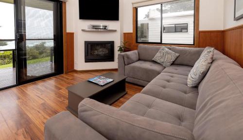 Two-Bedroom Cabin with Spa Bath and Ocean View (6 Guests)