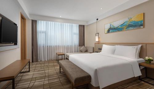 One-Bedroom Suite Lounge Access