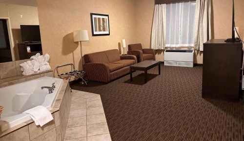 Deluxe Suite with Spa Bath