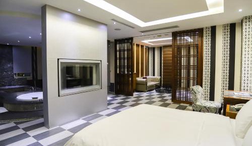 Flagship Suite 