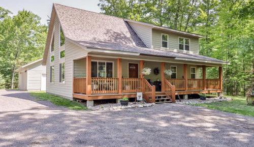 Three-Bedroom Holiday Home 