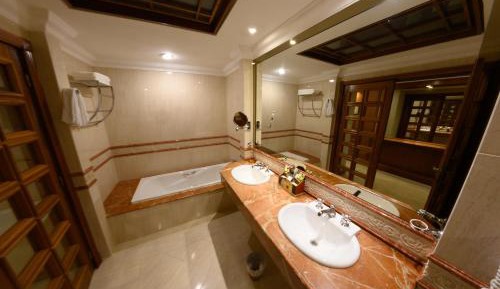 Suite with Spa Bath