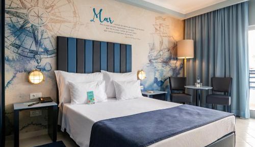 Family Room (2 Adults + 2 Children)