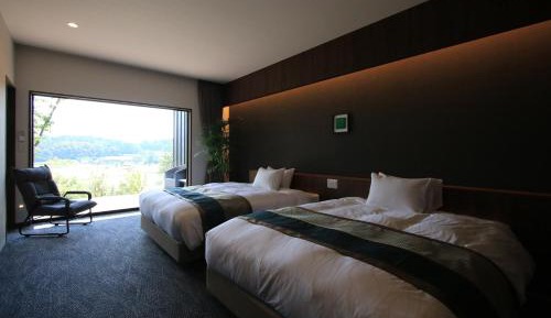 Suite with Mountain View