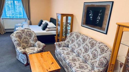 Deluxe Double Room (2 Adults + 1 Child)