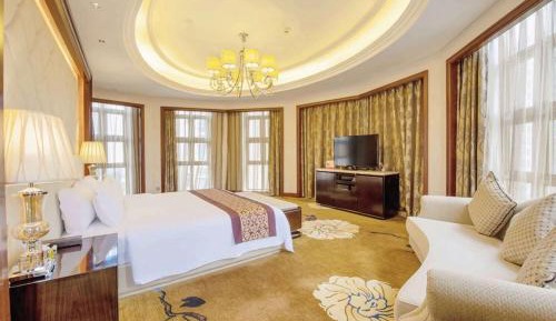Deluxe King Suite with Garden View, Non-Smoking
