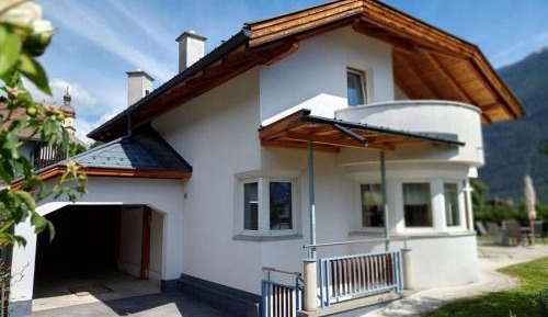 Four-Bedroom Holiday Home