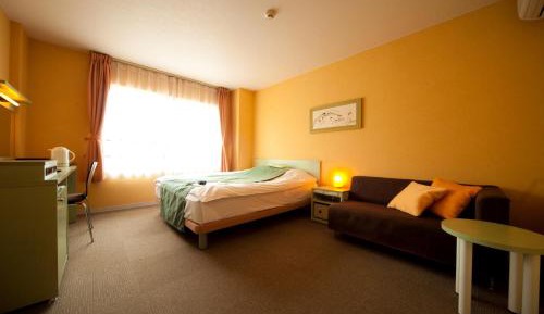 Large Single Room (70 ft²)