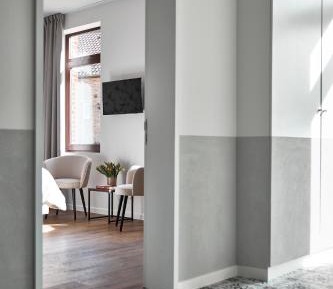 King Room with Roll-In Shower - Disability Access