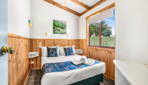 Deluxe Family Cabin sleeps 4