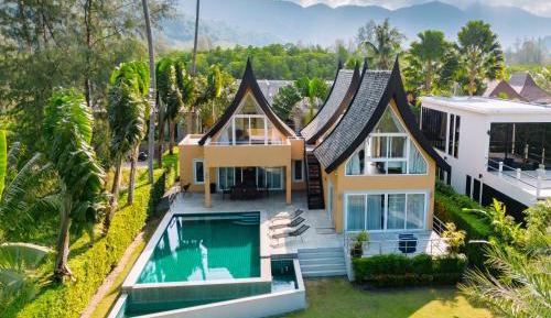 Three-Bedroom Villa with Sea View and Private Pool